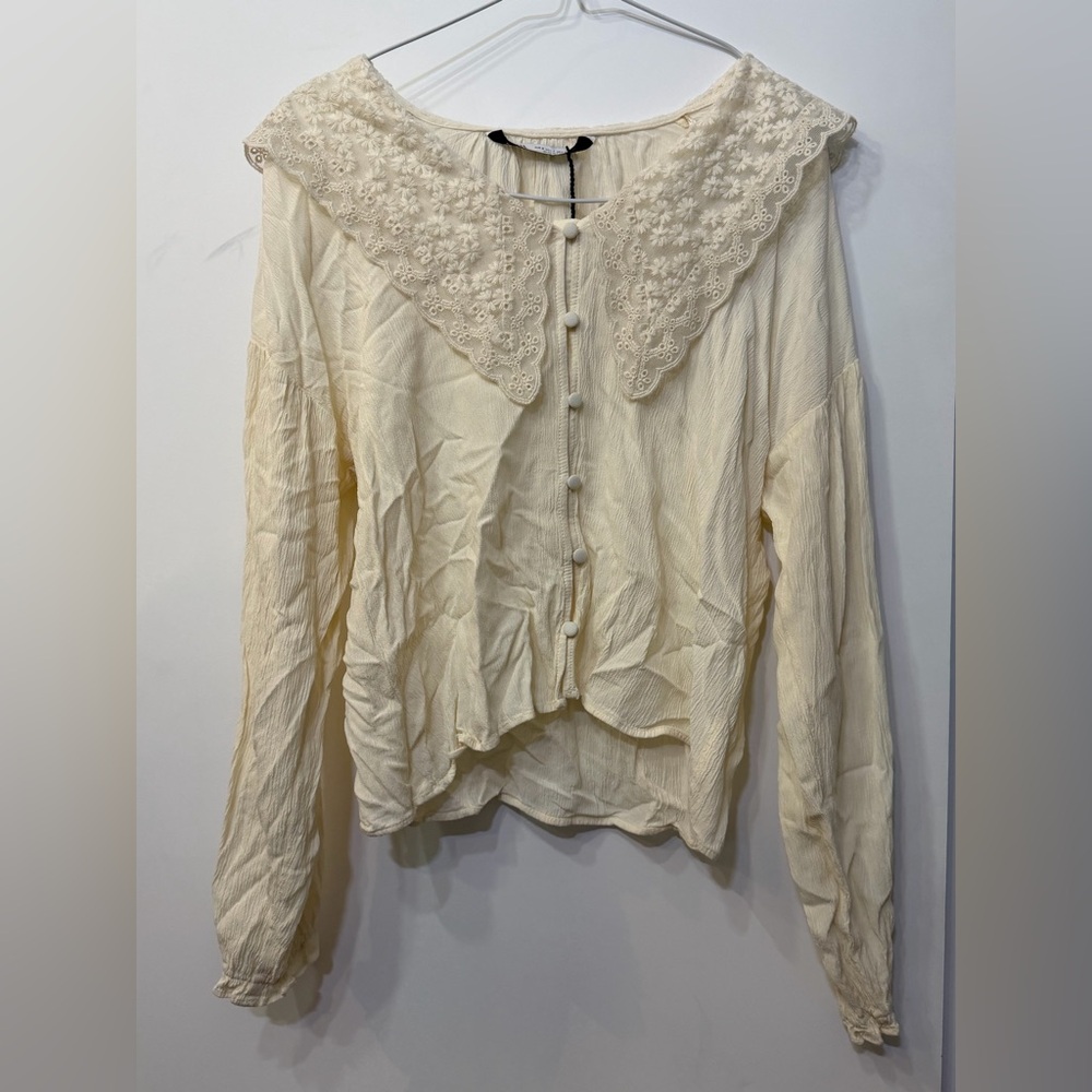 Zara Cream Button-Up Blouse with Lace Collar